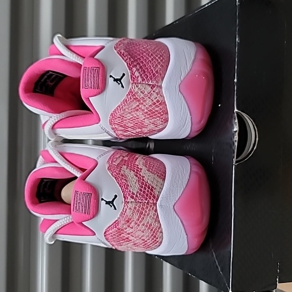 WOMENS AIR JORDAN 11 RETRO LOW 'PINK SNAKESKIN' - Picture 4 of 11